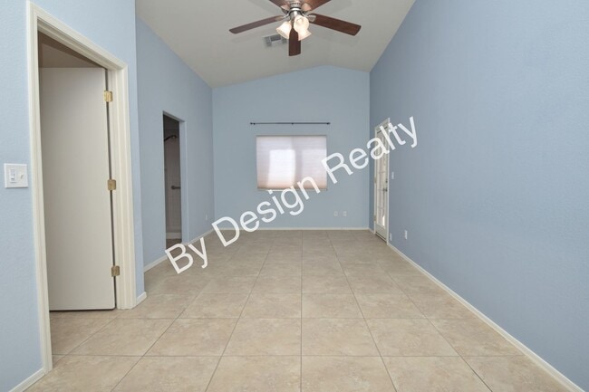 Building Photo - Corner Lot 3 Bed 2 Bath Home Near El Conquistador Golf