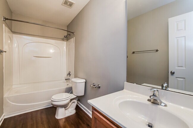 Building Photo - 167 Woodcreek Ln