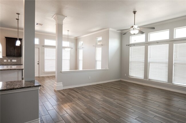 Building Photo - 2101 Spoonbill Dr