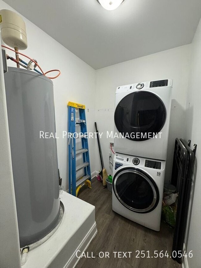 Building Photo - 12876 Pearsons Pl Dr