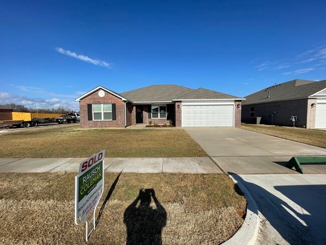 Building Photo - *Pre-leasing* Four Bedroom | Two Bath Home in Bixby