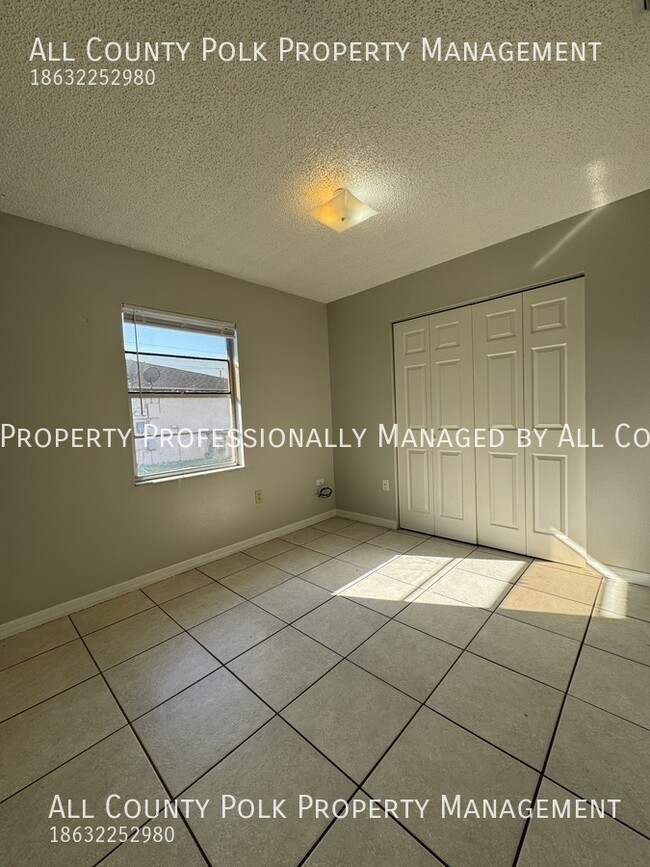 Building Photo - Nice 2 Bedroom Duplex For Rent in Lakeland