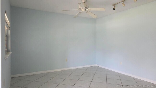 Building Photo - 1125 S Ocean Dr