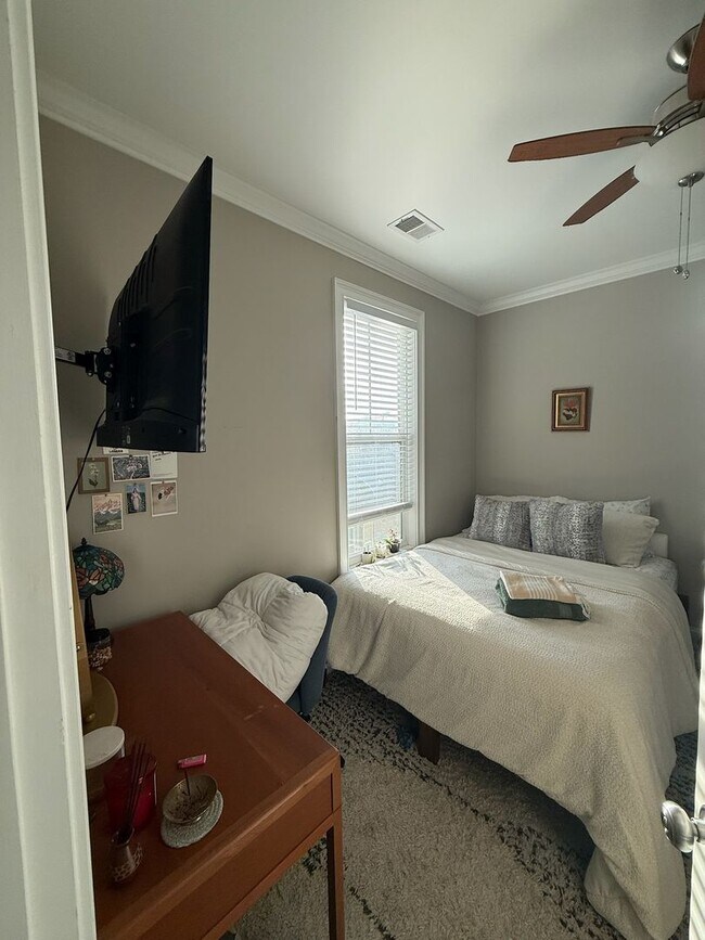 Building Photo - 44 Grove St