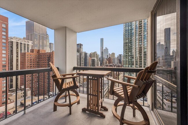 Building Photo - 1122 N Clark St