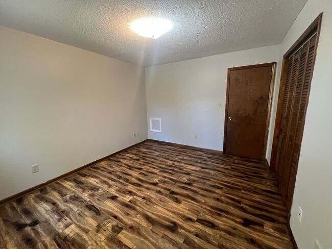 Building Photo - 109 Hickory Grove Dr