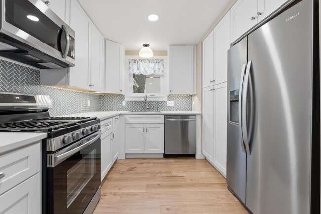 Building Photo - 103 W Centre St