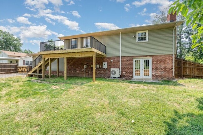 Building Photo - 411 Deerwood Dr