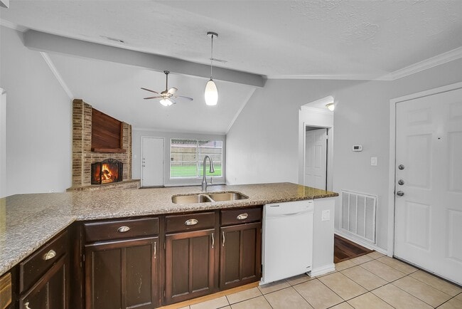 Building Photo - 13618 Piney Oaks Dr
