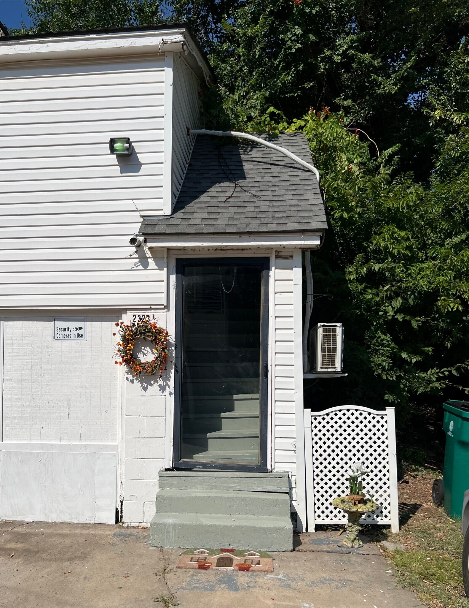 Building Photo - 2323 1/2 N Gatewood Ave