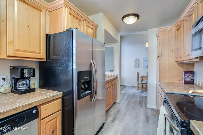 Building Photo - 6441 N Tierra De Las Catalinas