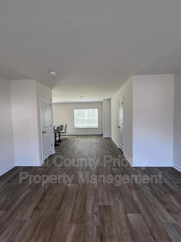 Building Photo - 3803 Falcon Ct