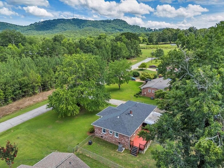 Building Photo - 120 Echo Ln