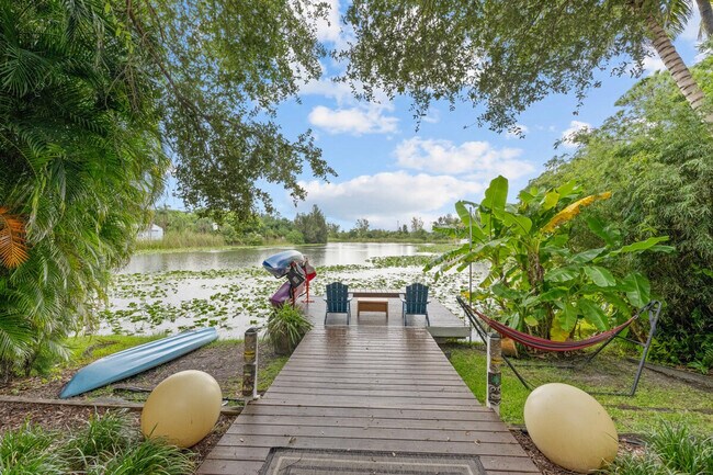 Building Photo - 303 Lang Rd