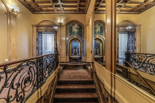 Building Photo - 107 Beacon St