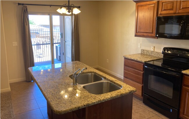 Building Photo - 3419 S River Rd