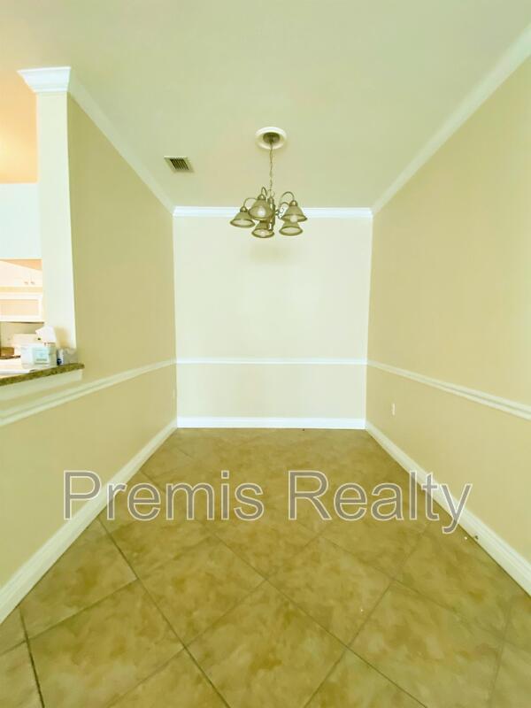 Building Photo - 2705 Via Murano