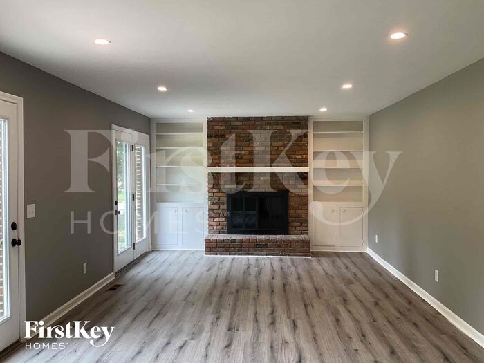 Building Photo - 816 Broadview Dr