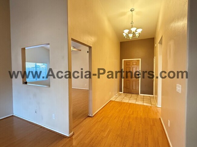 Building Photo - Beautiful 4-Bedroom Home in Rita Ranch ? H...