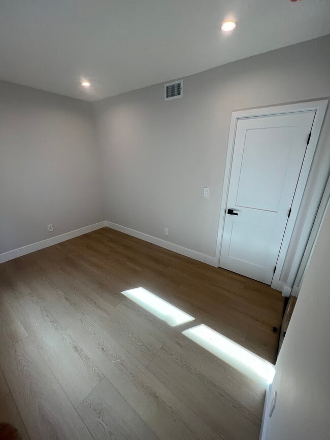 Building Photo - 1834 N Van Ness Ave