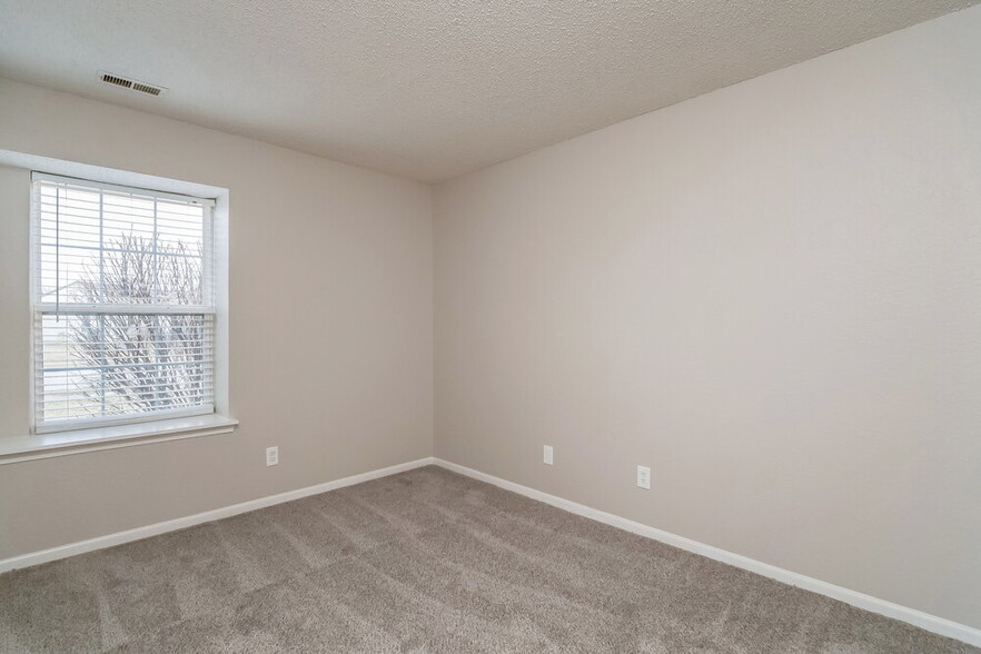 Building Photo - 6113 Longmeadow Dr