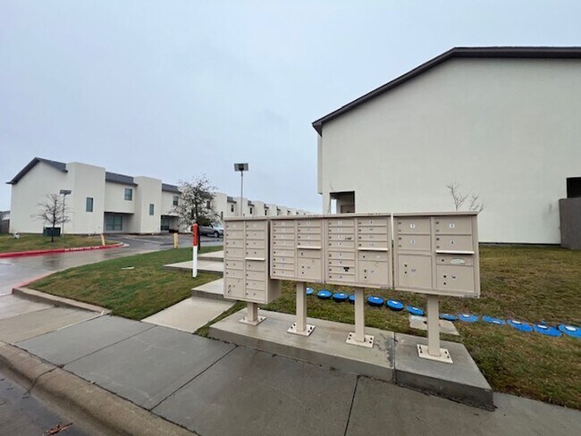 Building Photo - THE DORADO CONDOMINIUMS