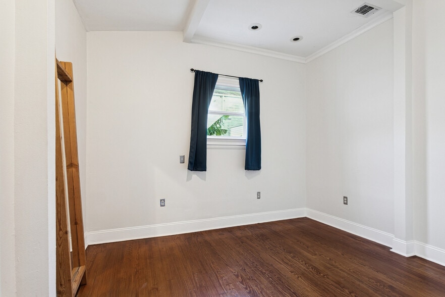 Building Photo - 2622 Annunciation St