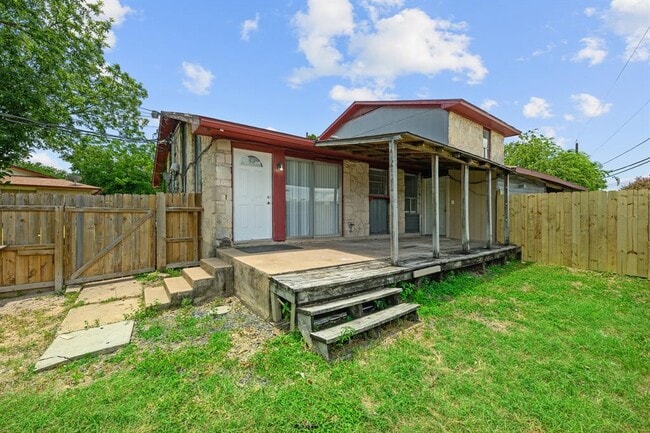 Building Photo - 204 Northcrest Cir