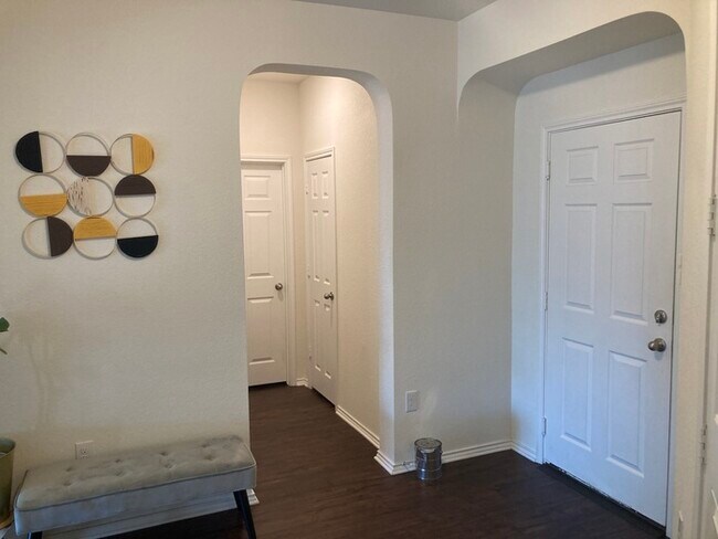 Building Photo - !! 50% OFF on 1st Month's Rent when you mo...