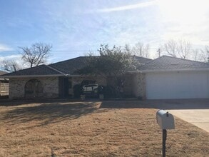 Building Photo - Newly Updated - Granite Counters - 4 Bd/3 Ba - Spacious