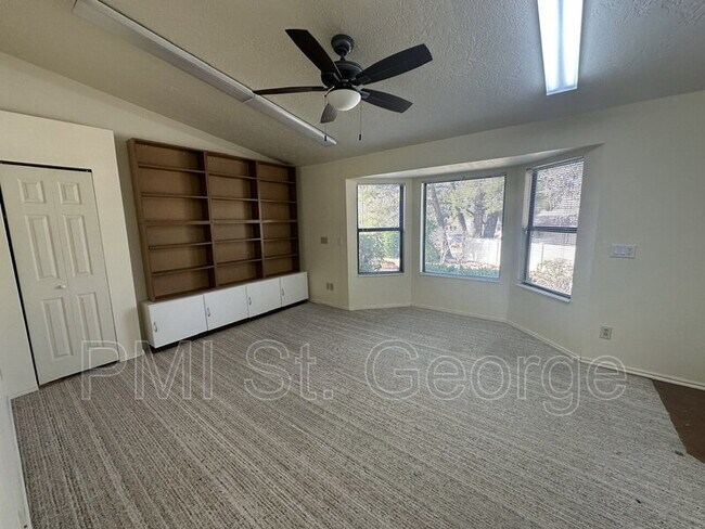 Building Photo - 3059 Bayberry Cir