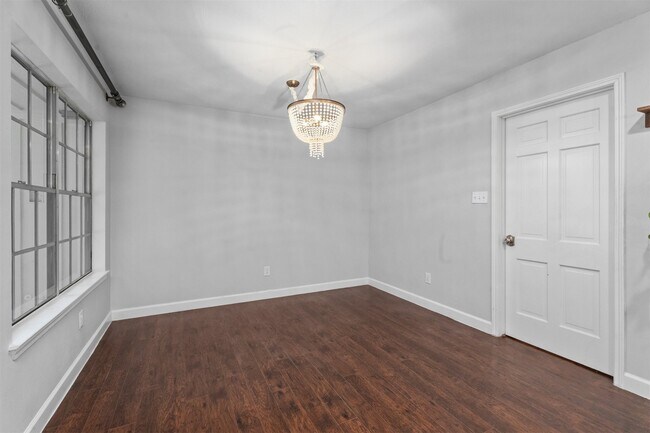 Building Photo - 602 Aldersgate Ct