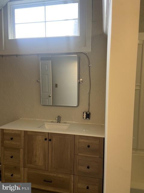 Building Photo - 19 W Main St