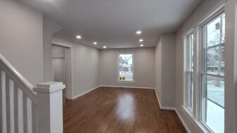 Building Photo - 223 Ash St