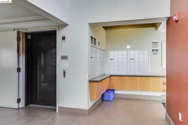 Building Photo - 555 10th St