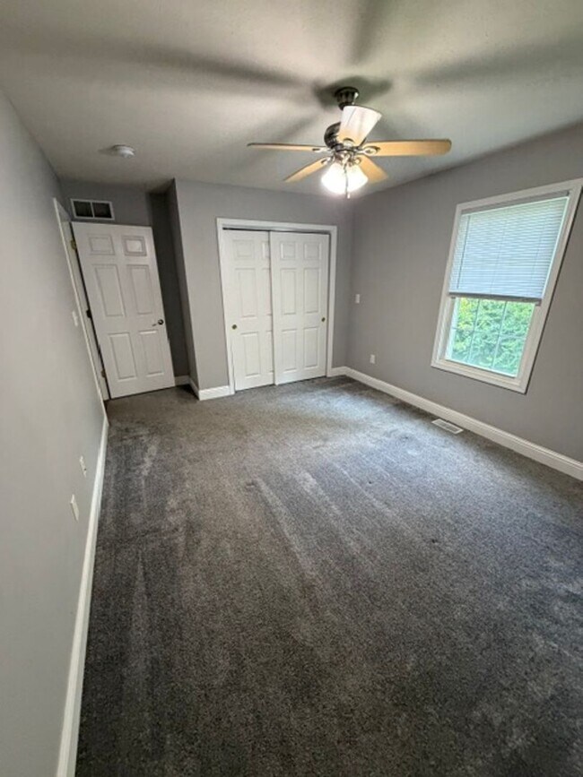 Building Photo - 410 Goldenrod Dr