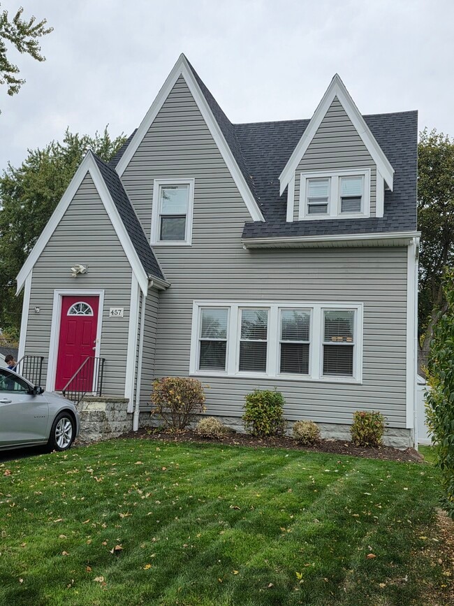 Primary Photo - 457 Crossfield Rd