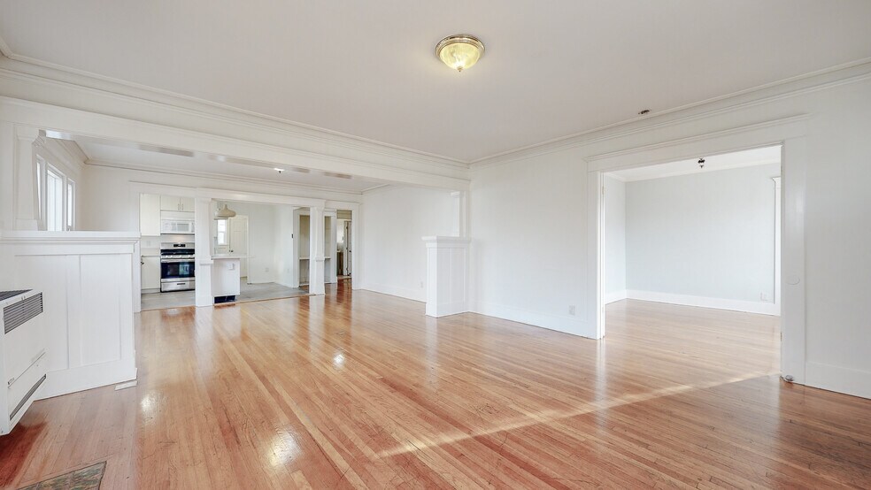 Building Photo - 1436 S Norton Ave