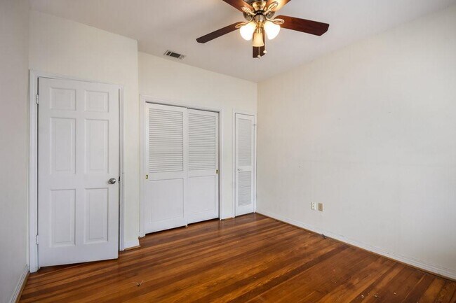 Building Photo - 609 Harthan St