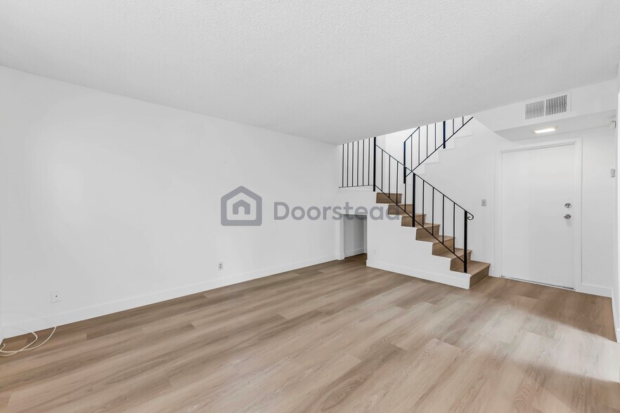 Building Photo - 15555 Nordhoff St