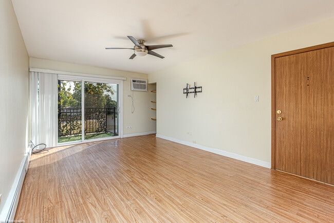 Building Photo - 10540 Ridgeland Ave