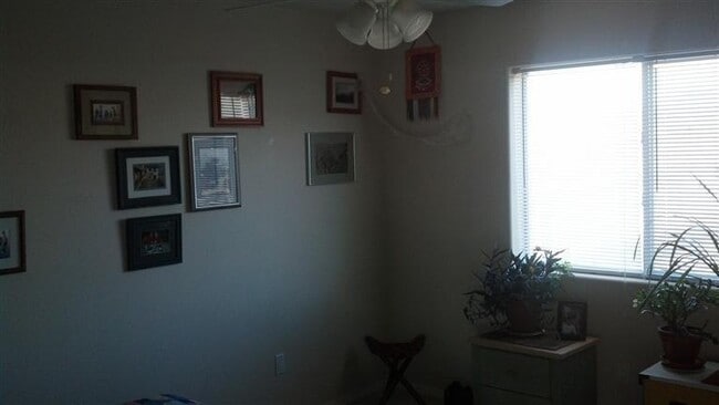 Building Photo - 2 Romans Pl