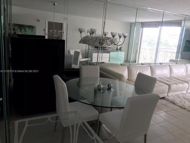 Building Photo - 1817 S Ocean Dr