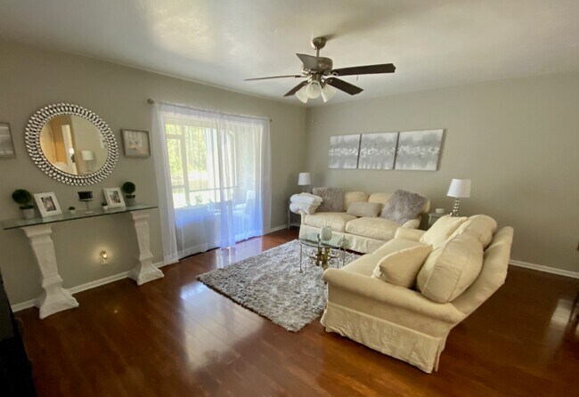 Building Photo - 251 Orange Grove Dr