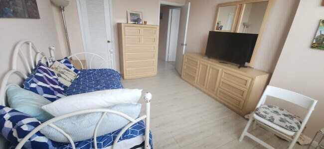 Building Photo - 1985 S Ocean Dr