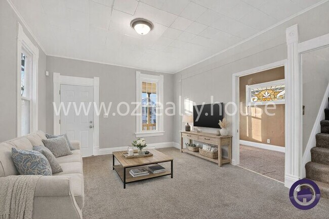 Building Photo - 837 Lorain St