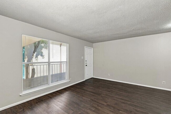 Building Photo - 2319 Greenfield Pkwy