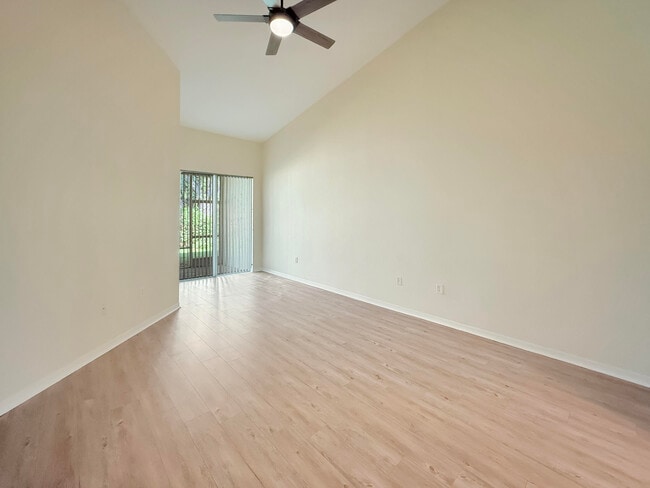 Building Photo - 2400 E Aragon Blvd