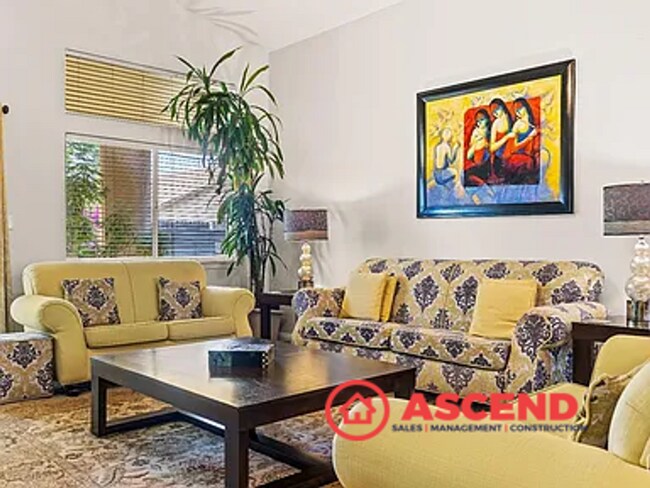 Building Photo - Stunning 4 Bedroom Home Off Brimhall Rd!