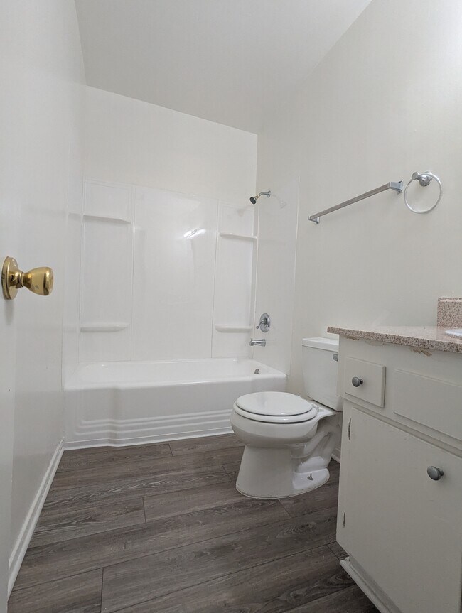 Building Photo - Wilshire Crest Apartments